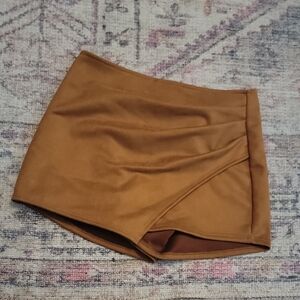 NWT Mini Faux Suede SKORT Size L